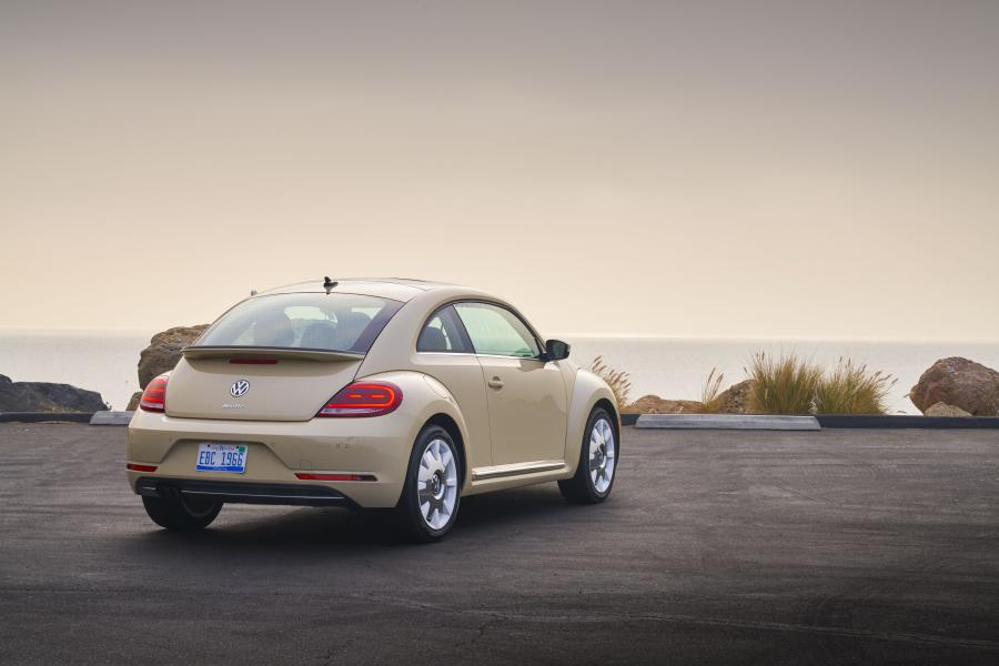  Volkswagen Beetle SEL Final Edition 2018 года  (WW) (фото 10 из 19)